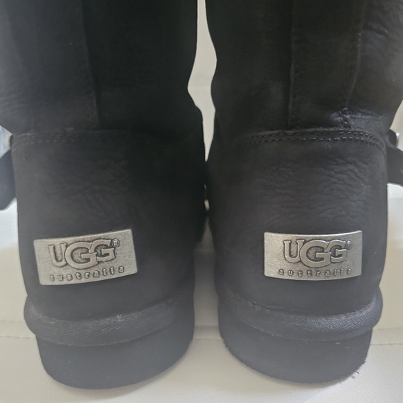 UGG SUTTER WATER RESISTANT LEATHER MOTO BOOTS. BLACK  SIZE 10. - Picture 6 of 7